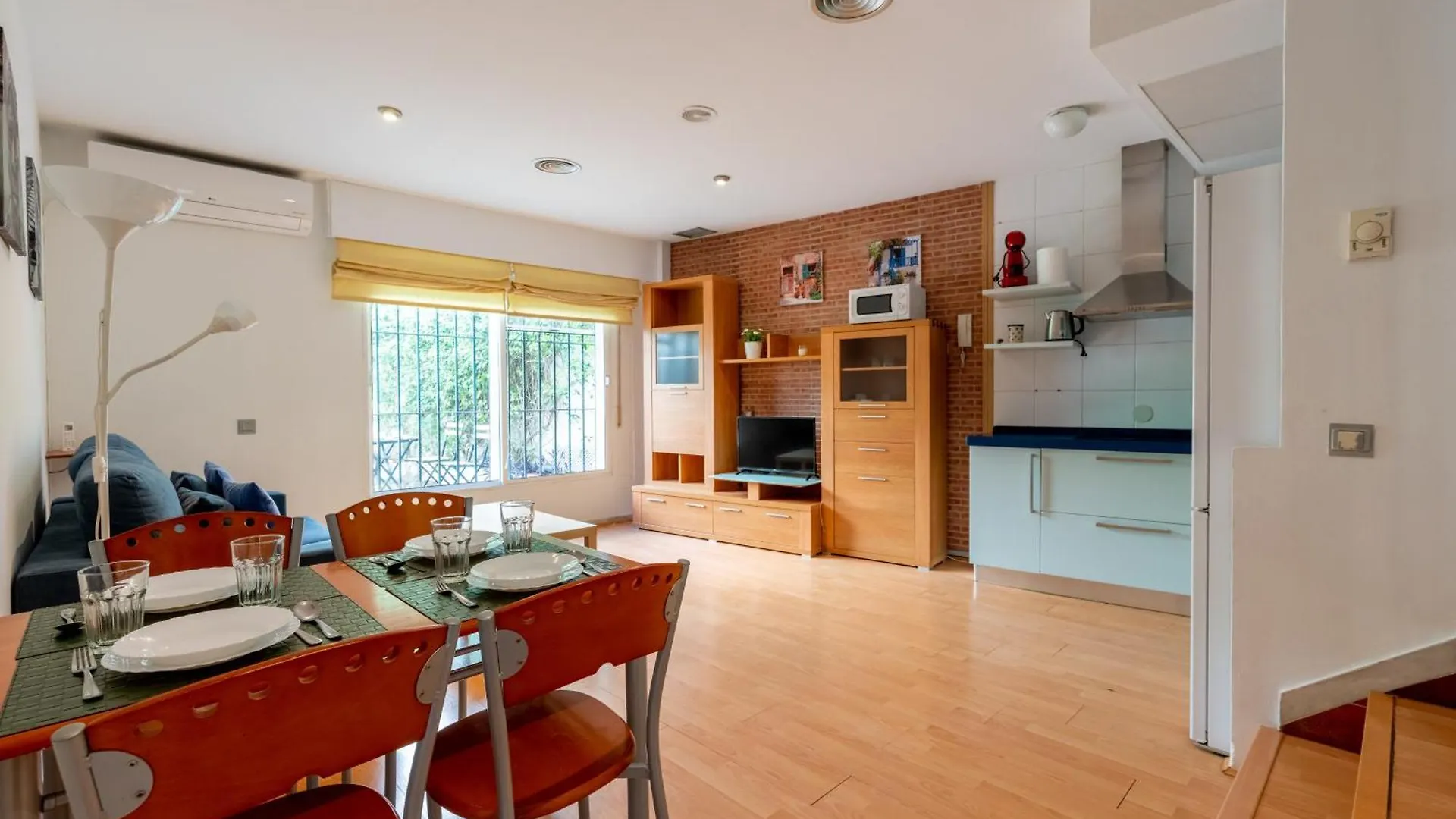 Holi-Rent Esperanza Apartment Seville 0*,  Spain